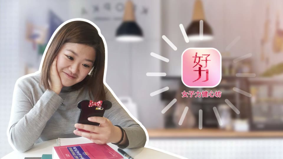 原社区故事中使用手机的女性