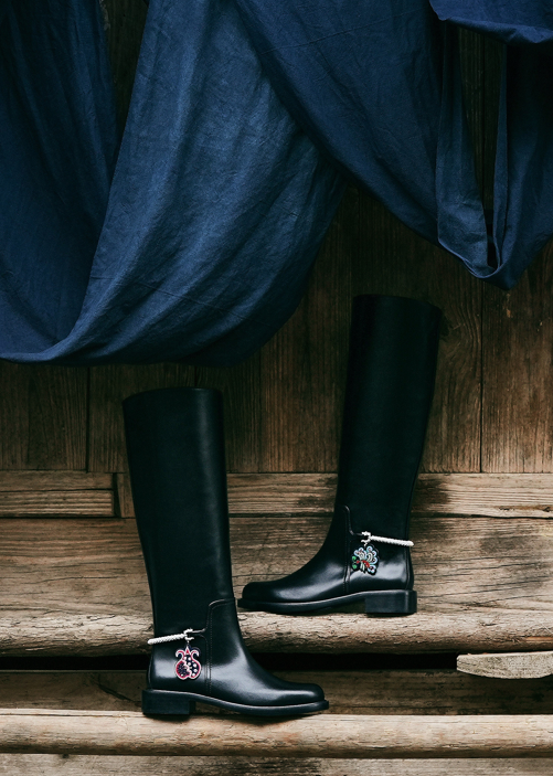 Stuart Weitzman CNY 马尾绣靴款正式发布画面