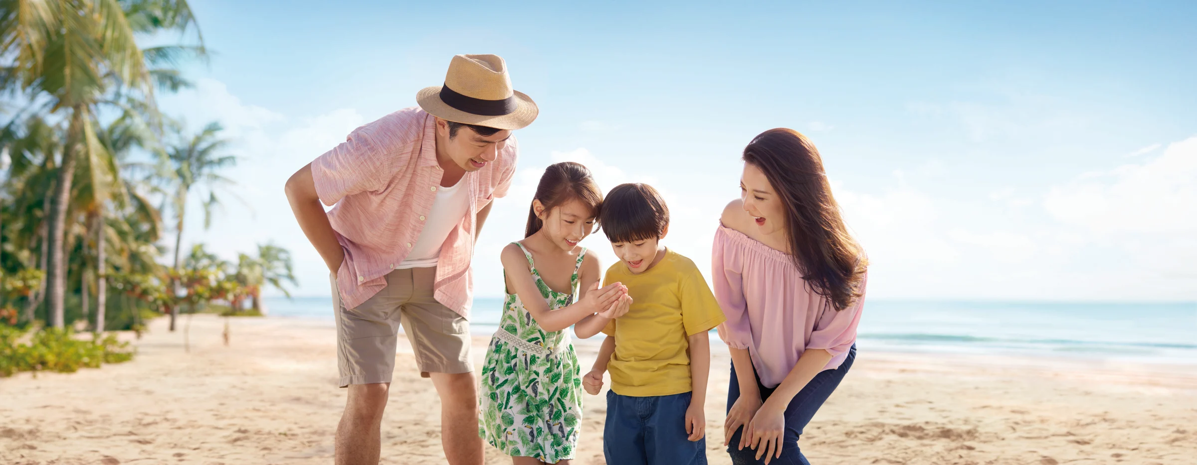 IHG 原始摄影中的家庭旅客，在海滩一起度假