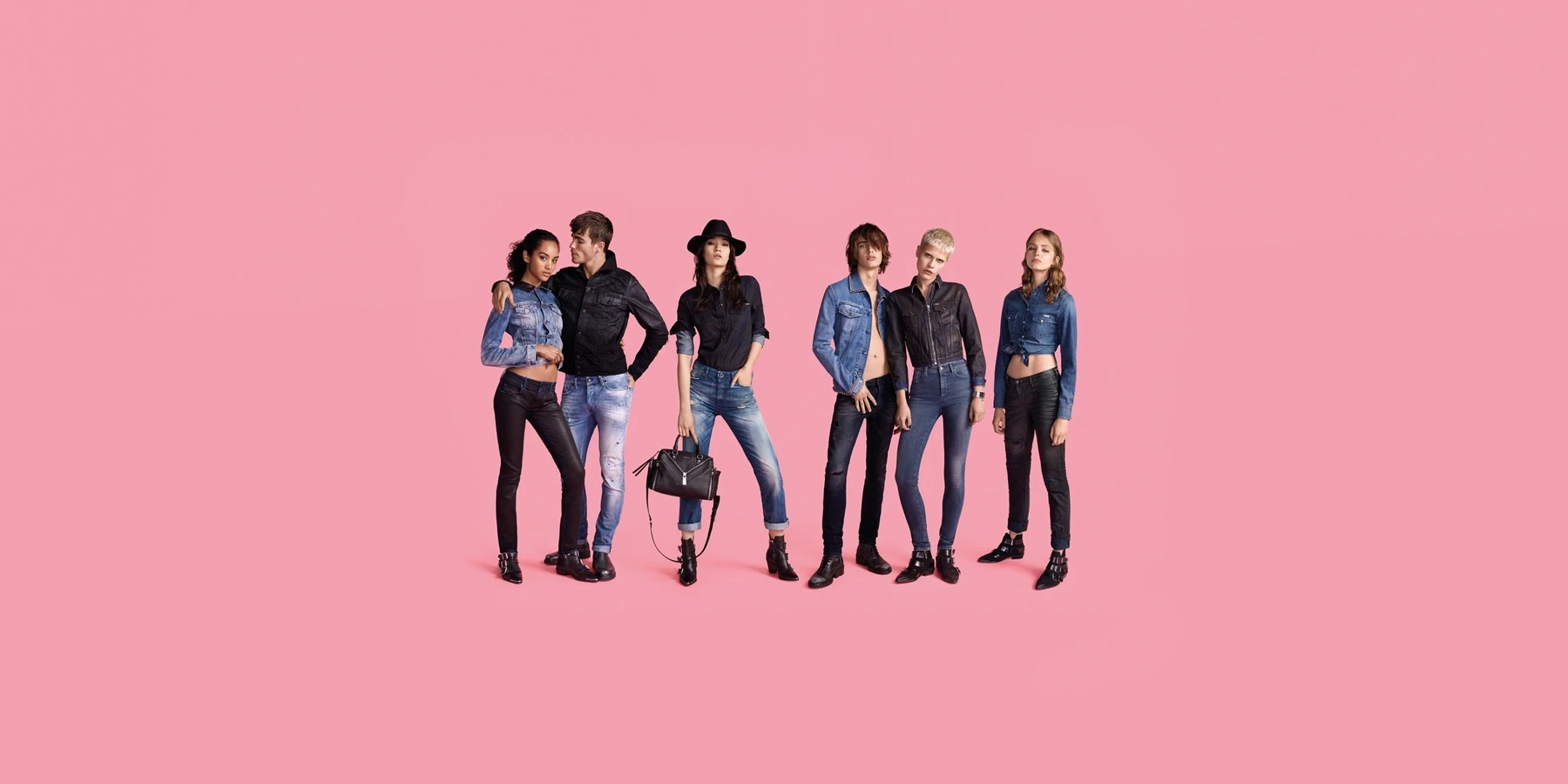 DIESEL FW16 全球品牌素材中的六位丹宁穿搭人物，粉色背景